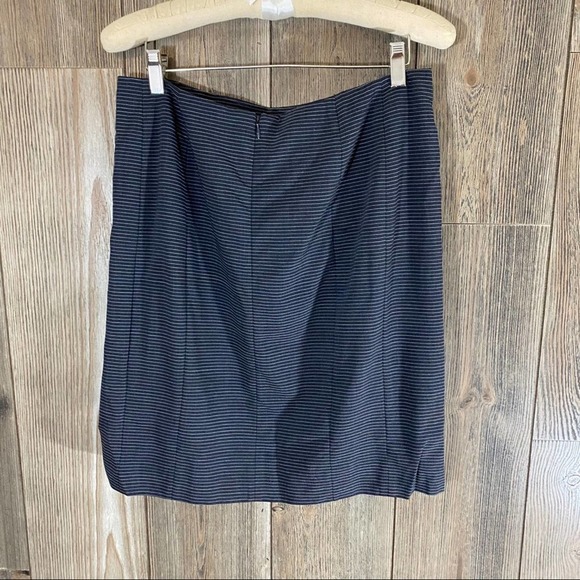 𝅺AKRIS Punto Gray and white pinstripe size 8 - Picture 5 of 7